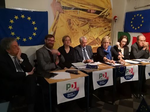 Europee, Pisapia a Torino lancia la sfida del Pd Europee, Pisapia a Torino lancia la sfida del Pd