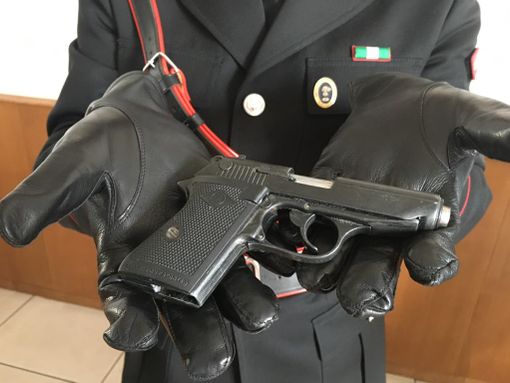 Modificava le pistole ad uso sceniche in vere, arrestato a Torino un artigiano delle armi Modificava le pistole ad uso sceniche in vere, arrestato a Torino un artigiano delle armi