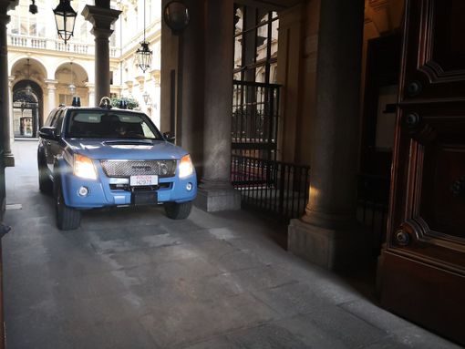 Pacco bomba a Palazzo Civico: polvere sospetta nella busta per Appendino