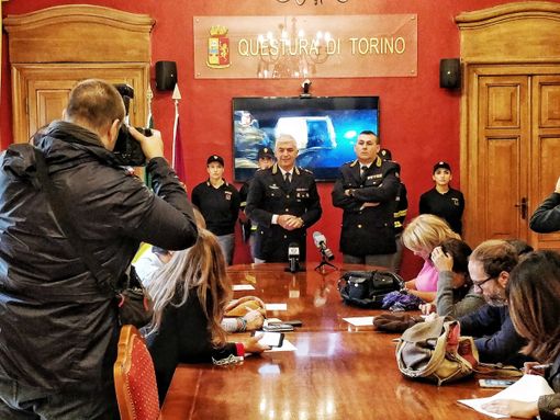 Fermato in autostrada furgone con 36 migranti. Arrestati due passeur pakistani