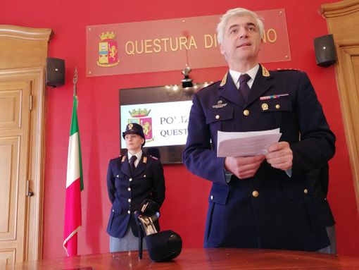 Minorenni si prostituivano nei night club del torinese per 130 euro: quattro arresti