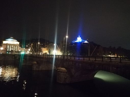 Accesso bloccato al ponte della Gran Madre