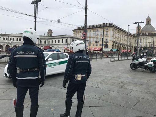 Coronavirus, il progetto per riaprire in sicurezza Porta Palazzo: transenne, controlli e no mercato al sabato Coronavirus, il progetto per riaprire in sicurezza Porta Palazzo: transenne, controlli e no mercato al sabato