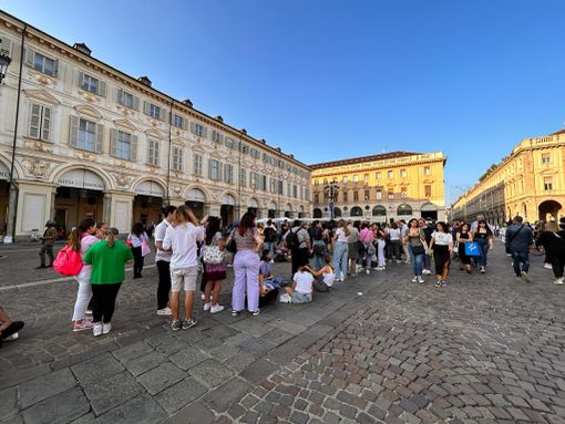 Persone in centro piazza san Carlo Persone in centro piazza san Carlo