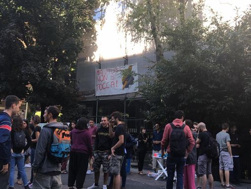 Torino, presidio al Manituana per evitare lo “sgombero”