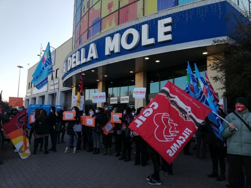 Ex Auchan-Conad, dopo la protesta di lunedì i sindacati si preparano a incontrare la sindaca Appendino