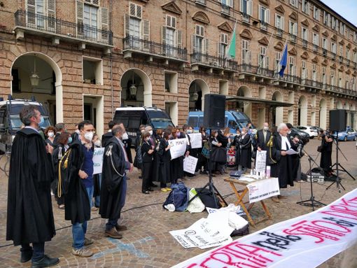 Presidio contro il Cpr di fronte alla Prefettura di Torino