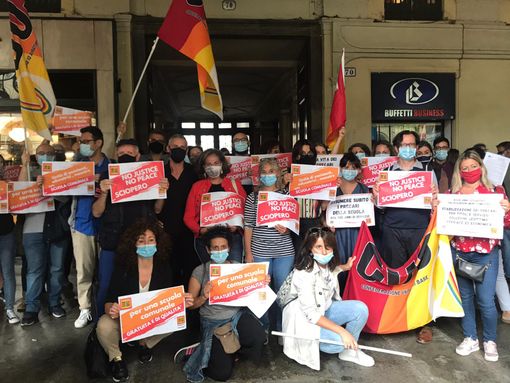 Supplenze annuali, la rabbia dei docenti torinesi: "Gestione imbarazzante, sistema web in tilt" Supplenze annuali, la rabbia dei docenti torinesi: "Gestione imbarazzante, sistema web in tilt"