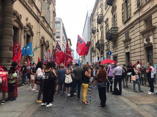 Sanità, l’urlo di ribellione dei precari: “Eroi usa e getta, teniamo in piedi il sistema ma siamo dimenticati” [VIDEO]