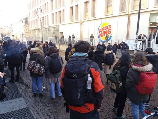 Il punto di vista di Burger King e dell'Università di Torino sul complesso Aldo Moro e la protesta degli studenti Il punto di vista di Burger King e dell'Università di Torino sul complesso Aldo Moro e la protesta degli studenti