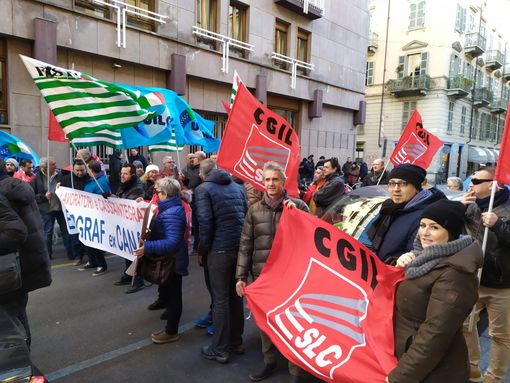 I lavoratori della Elcograf di Borgaro in sciopero: &quot;Il nostro futuro è a rischio&quot;