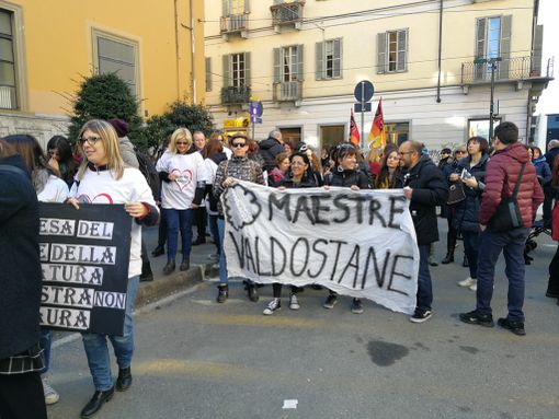 Torino, un centinaio le maestre in corteo contro la sentenza del Consiglio di Stato (FOTO)