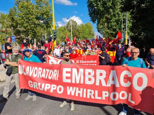 protesta lavoratori embraco a firenze protesta lavoratori embraco a firenze
