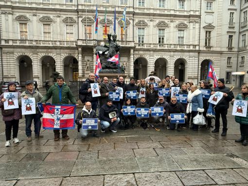 Flash mob della Lega contro il velo e gli sportelli anti-islamofobia Flash mob della Lega contro il velo e gli sportelli anti-islamofobia