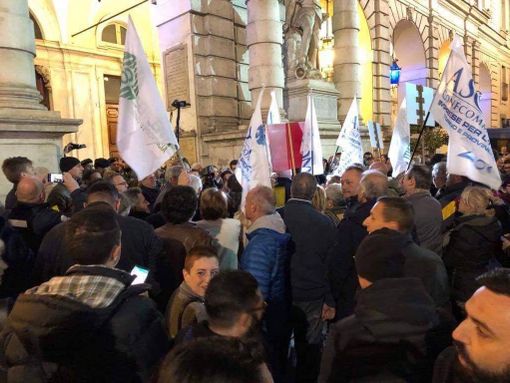 CasaPound in piazza con residenti e commercianti contro la nuova ZTL nel centro di Torino
