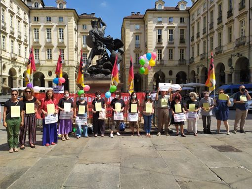 La rabbia degli operatori sociali precari del Comune di Torino: "Vogliamo certezze sulle graduatorie" (VIDEO) La rabbia degli operatori sociali precari del Comune di Torino: "Vogliamo certezze sulle graduatorie" (VIDEO)