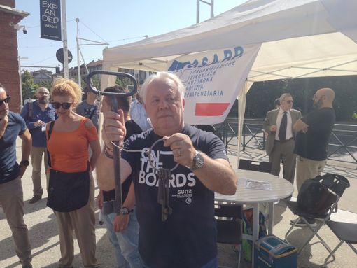 La penitenziaria consegna le chiavi delle carceri alla politica: "Siamo stati abbandonati"