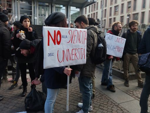 Studenti al Mc Donald's: parte la nuova lotta contro la privatizzazione