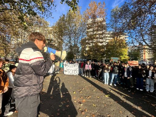 Majorana, studenti in rivolta contro la scuola che cade a pezzi: “Più manutenzione, meno tombe” [FOTO E VIDEO]