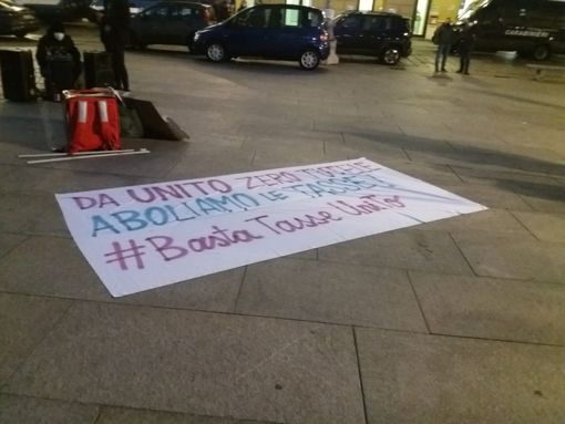 Universitari in piazza contro la seconda rata: &quot;Mancano soldi, non riusciamo a finire gli studi&quot; (FOTO)