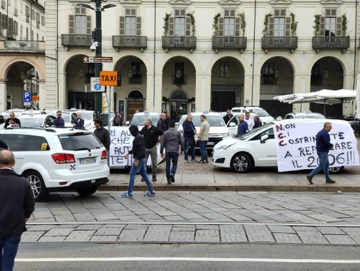 protesta taxisti torinesi