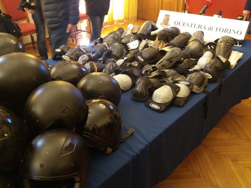 Caschi e parastinchi nell'Asilo degli anarchici. Il questore: &quot;Non sappiamo di altre possibili occupazioni&quot;