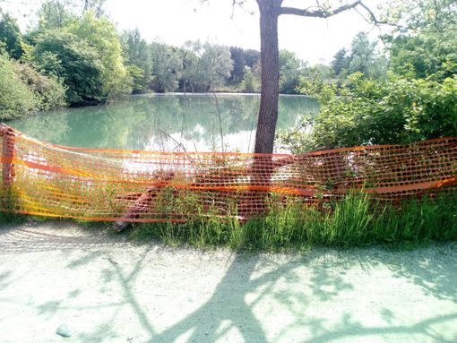 La recinzione temporanea del lago piccolo del Parco Carrara è pericolante. Unia: "La ripareremo"