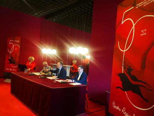 Visite guidate, la Mole illuminata con una candelina e la torta Regio: Torino festeggia i 50 anni del suo teatro Visite guidate, la Mole illuminata con una candelina e la torta Regio: Torino festeggia i 50 anni del suo teatro