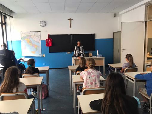 Scuola, Frediani (M5S): “Ancora caos tra i banchi di scuola, nessuna certezza su mascherine chirurgiche e gestione casi sospetti”