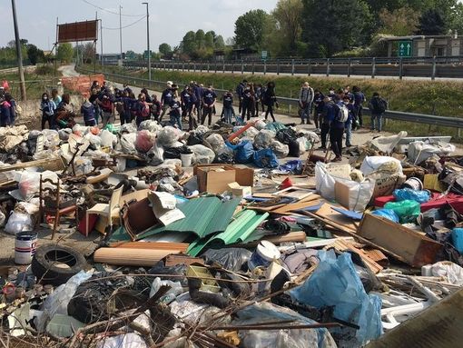 rifiuti abbandonati falchera rifiuti abbandonati falchera