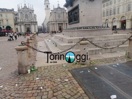 rifiuti in piazza San Carlo