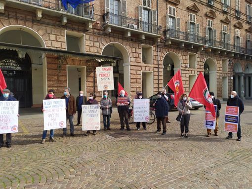 Vaccini Rifondazione Comunista attacca Europa, Governo, case farmaceutiche e Regione: "Stop ai brevetti e no ai campanilismi" Vaccini Rifondazione Comunista attacca Europa, Governo, case farmaceutiche e Regione: "Stop ai brevetti e no ai campanilismi"