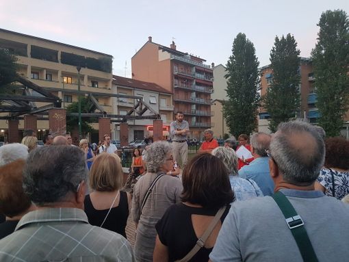 Torino, a Parella residenti in strada contro le prostitute. Con lo spettro delle ronde Torino, a Parella residenti in strada contro le prostitute. Con lo spettro delle ronde