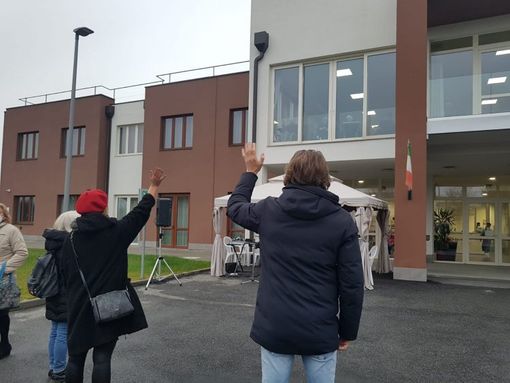 Nichelino, la sorpresa per gli anziani della Rsa San Matteo: il coro della banda comunale per introdurre il clima delle feste