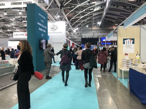 Ultimo giorno di appuntamenti al Salone del Libro: tra gli ospiti di oggi Elvio Fassone, Walter Zenga e Daniela Collu