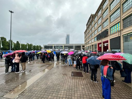 Code con ombrelli all'ingresso dell'Oval e Lingotto Fiere Code con ombrelli all'ingresso dell'Oval e Lingotto Fiere