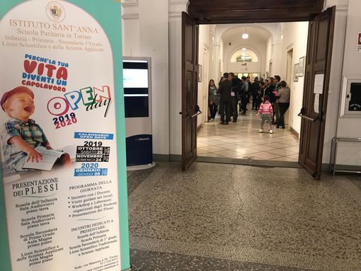 Grande successo per l'Open Day del Sant'Anna: tante famiglie incontrano i professori e visitano la scuola