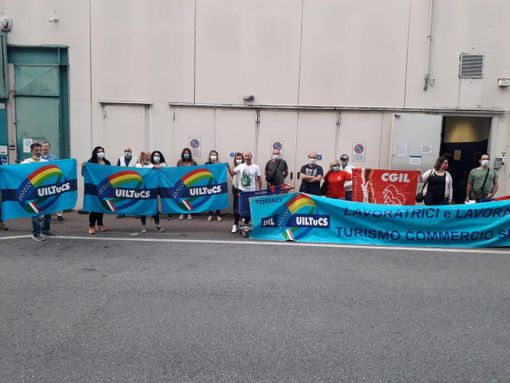 Grugliasco, sciopero dei dipendenti del supermercato Carrefour a Le Gru: "Manca l'aria condizionata" Grugliasco, sciopero dei dipendenti del supermercato Carrefour a Le Gru: "Manca l'aria condizionata"