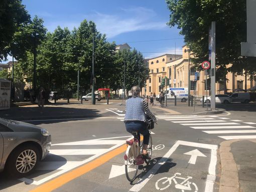 Torino sempre più ciclabile: realizzati nuovi scivoli per le bici in piazza Bernini e piazza Rivoli (FOTO e VIDEO) Torino sempre più ciclabile: realizzati nuovi scivoli per le bici in piazza Bernini e piazza Rivoli (FOTO e VIDEO)