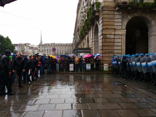 Scontri 1° Maggio a Torino, M5S: "Carica Polizia ingiustificata, brutta pagina democrazia" Scontri 1° Maggio a Torino, M5S: "Carica Polizia ingiustificata, brutta pagina democrazia"