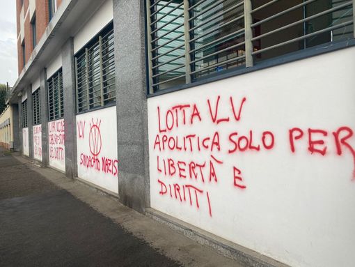 Le scritte No Vax in via Pedrotti dello scorso giugno Le scritte No Vax in via Pedrotti dello scorso giugno