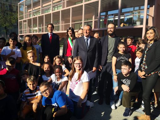 Taglio del nastro per la nuova media Fermi, Elkann: "Torino può fare scuola in Italia"