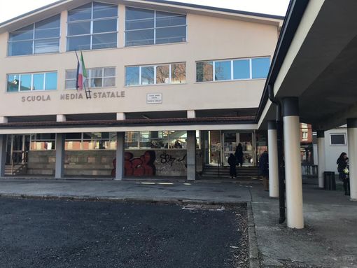 “Assessore, non siamo oggetti”: gli insegnanti scrivono a Di Martino per il trasferimento della Gianelli