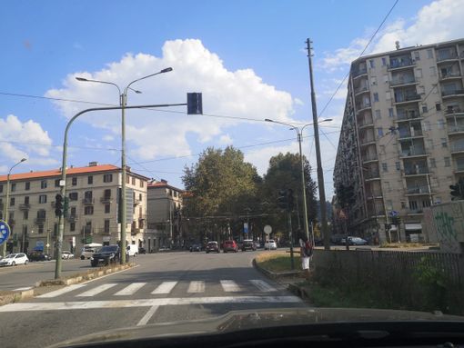 L'incrocio tra Corso Tortona e Corso Belgio con i semafori spenti L'incrocio tra Corso Tortona e Corso Belgio con i semafori spenti