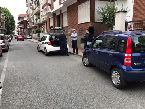 Nichelino, alla guida senza aver mai preso la patente. Sorpasso folle in pieno centro e successiva multa di 6000 euro