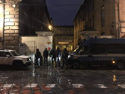 ''La Cavallerizza non si tocca''. La protesta va in scena sotto Palazzo di Città