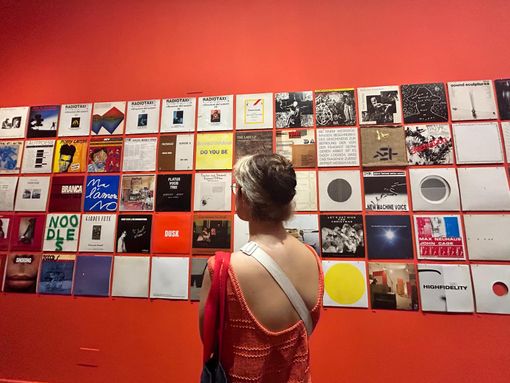 Dischi d’artista: il primo nucleo di opere della Gam apre un nuovo capitolo musicale