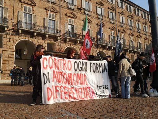 Contro ogni forma di autonomia differenziata, sit-in davanti alla Prefettura Contro ogni forma di autonomia differenziata, sit-in davanti alla Prefettura