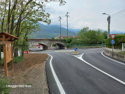 Chianocco, ultimati i lavori di costruzione della rotonda di via Ciamei Chianocco, ultimati i lavori di costruzione della rotonda di via Ciamei