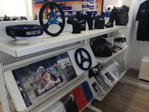 interno dello stabilimento Sparco interno dello stabilimento Sparco